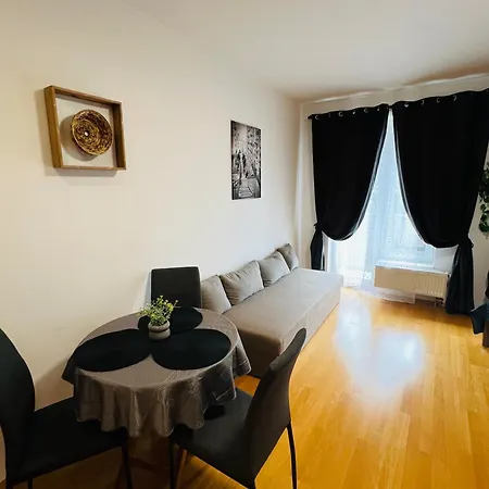 Nika 10 Apartamento *