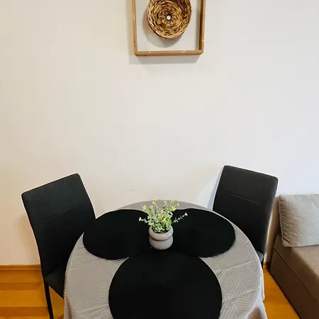 Nika 10 Apartamento
